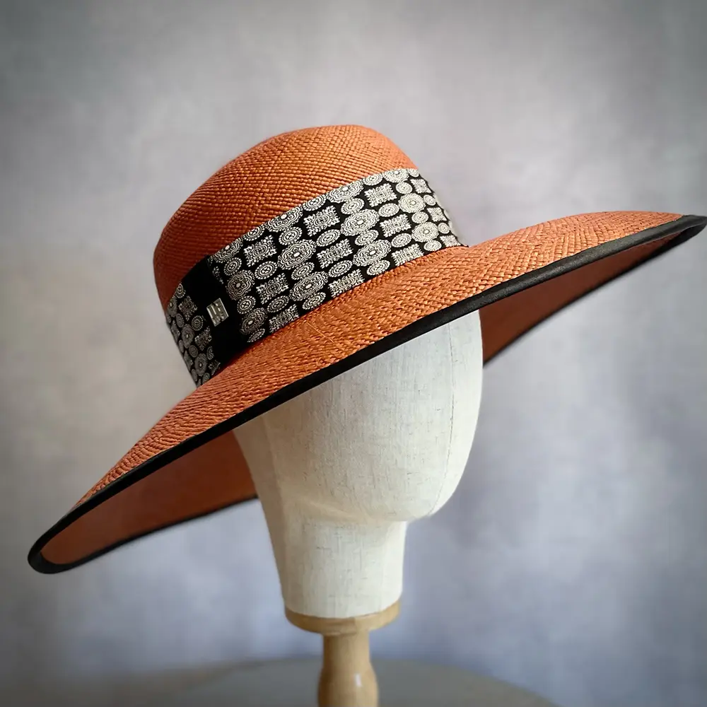 Chapeau en paille orange
